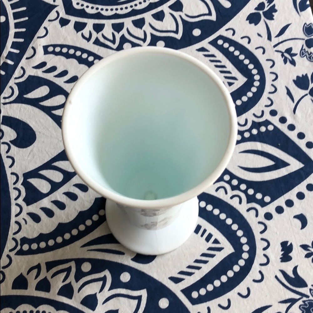 VINTAGE MILK GLASS VASE - Picture 4 of 6